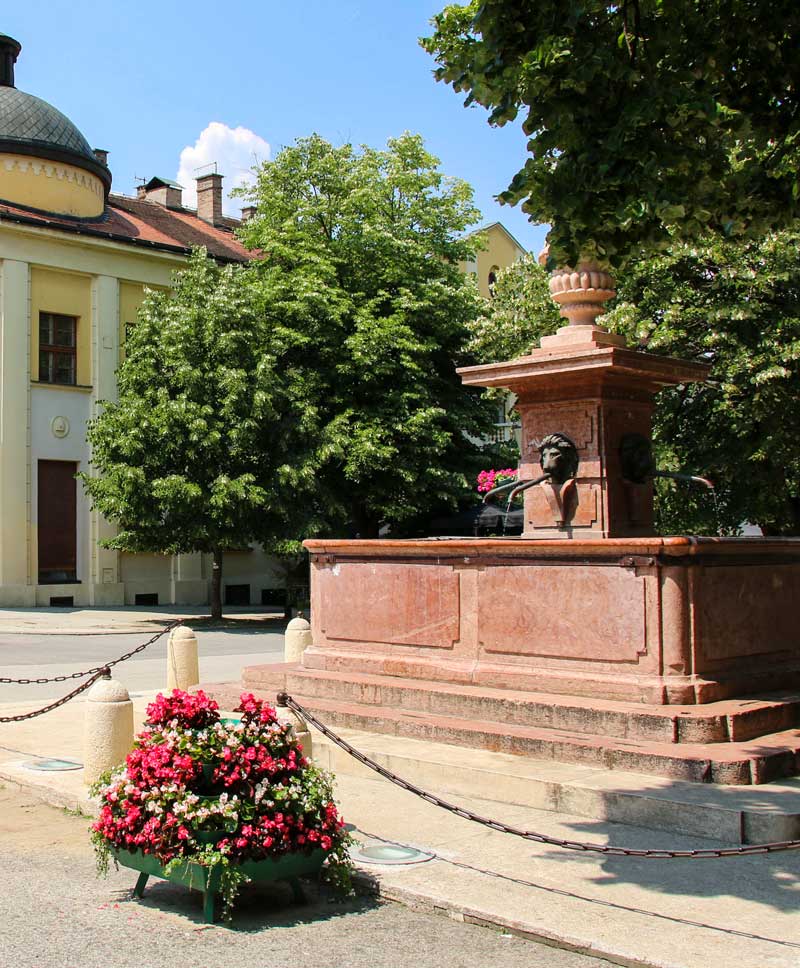 Four Lions Fountain
